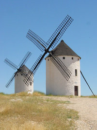 Moulins à vent dans la région de La Mancha, Espagne.