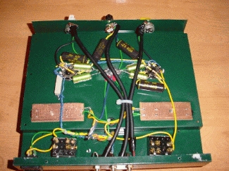 Détail des supports des tubes et des condensateurs de découplage