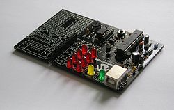 Carte de développement de Microchip, pour microcontrôleurs PIC de 6, 8 et 14 broches